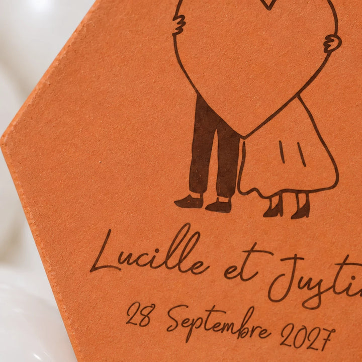 Tomette Mariage - Gros coeur sur lit de ballons blancs, fond entier de l’image — vue rapprochée du motif