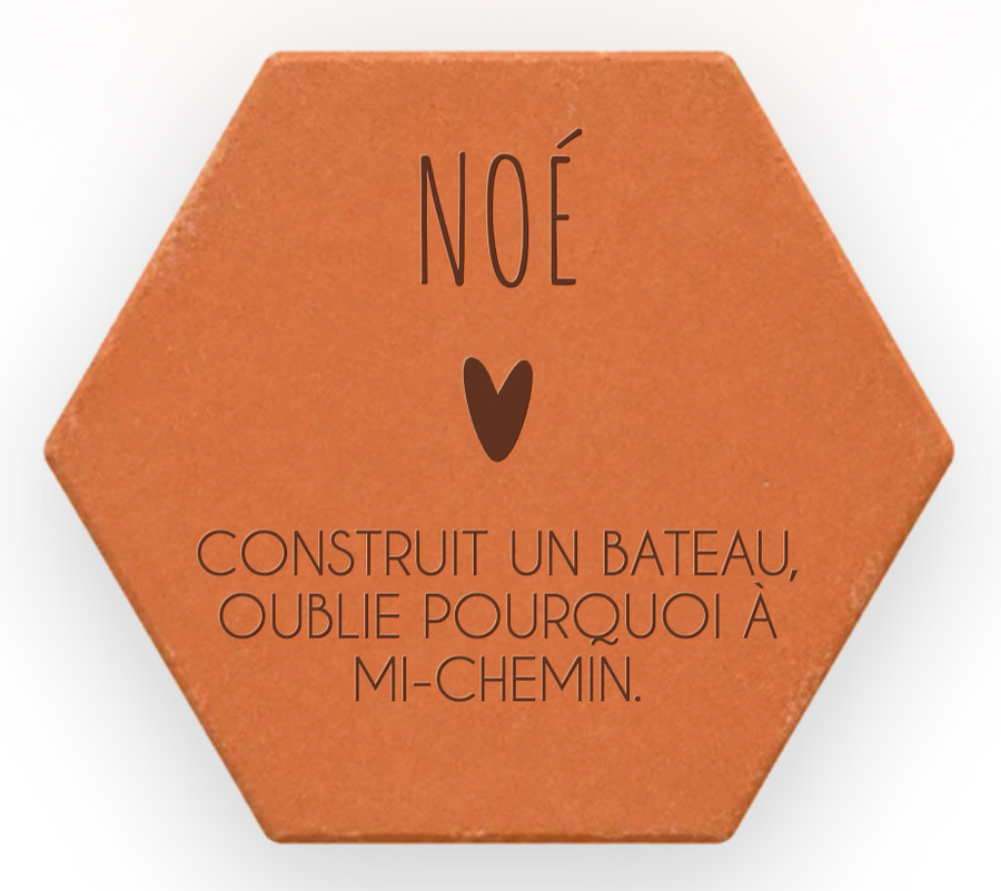 La tomette prénom : le cadeau qui parle vraiment de la personne