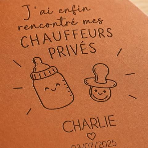 Détail du message Mes chauffeurs privés, du biberon souriant et de la tétine gravés.