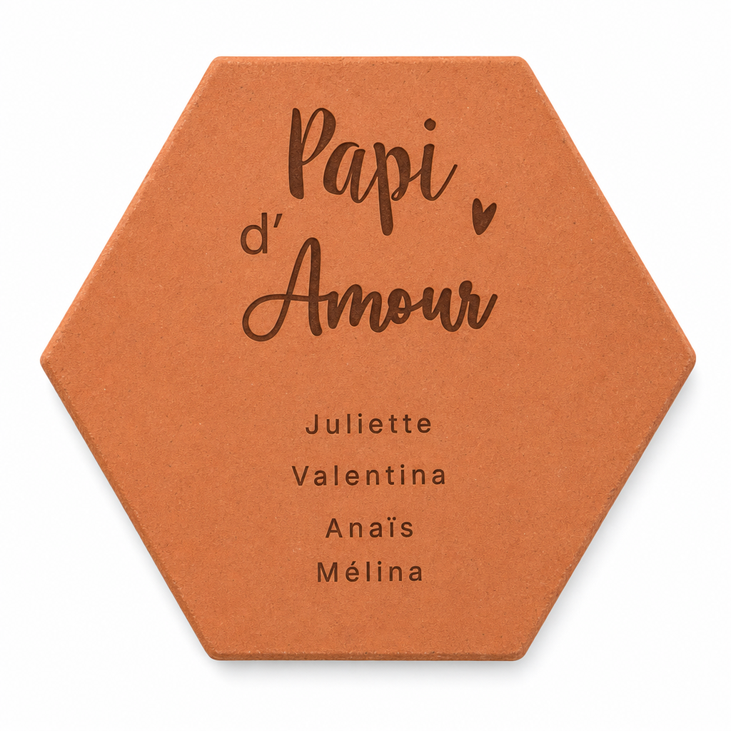 Cadeau fête des Papis : tomette hexagonale personnalisée en terre cuite de Salernes gravée au laser.