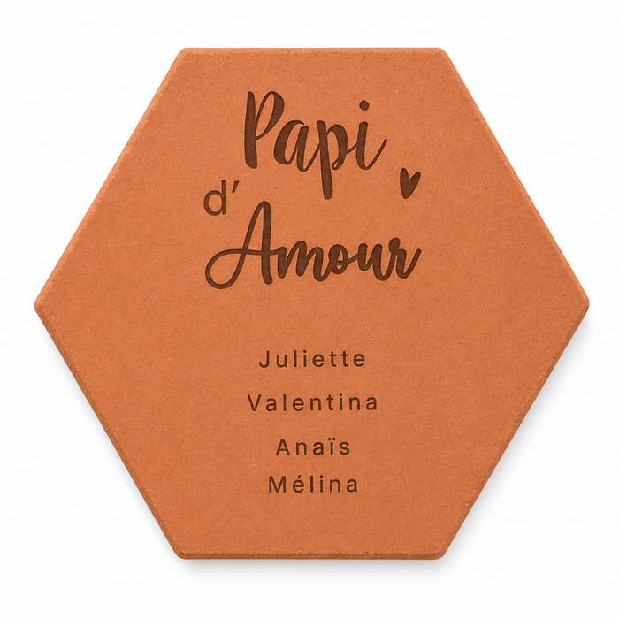 Cadeau fête des Papis : tomette hexagonale personnalisée en terre cuite de Salernes gravée au laser.