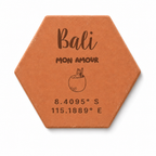 Souvenir de voyage pour une occasion chère, tomette hexagonale personnalisée, terre cuite de Salernes gravée au laser.