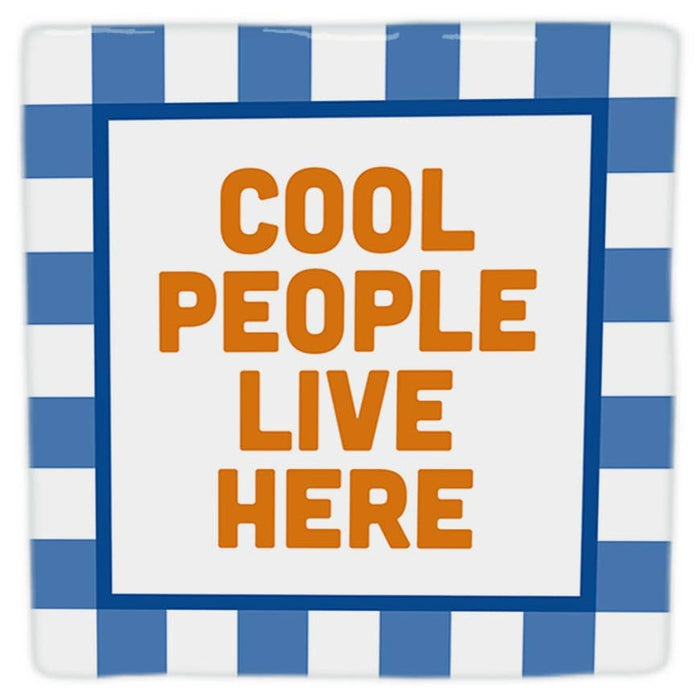 Carreau décoratif Les gens cool vivent ici en céramique, 10 × 10 cm — sélection MyTomette
