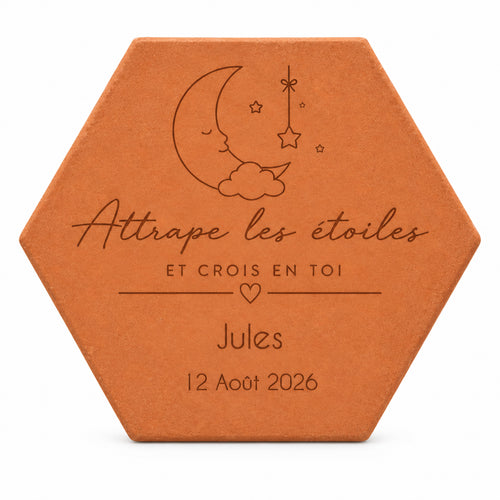 Hexagonal “Attrape les étoiles” terracotta tile, personalised with a name and date of birth — white background.