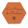 Cadeau crémaillère : tomette hexagonale personnalisée, terre cuite de Salernes gravée au laser pour la maison.