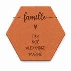Cadeau famille : tomette hexagonale personnalisée en terre cuite de Salernes gravée au laser.