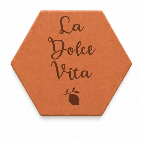 Cadeau crémaillère original : tomette hexagonale personnalisée en terre cuite de Salernes gravée au laser