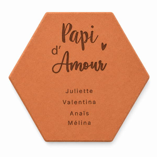 Cadeau fête des Papis : tomette hexagonale personnalisée en terre cuite de Salernes gravée au laser.