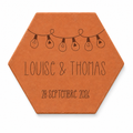 Cadeau mariage personnalisé : tomette hexagonale personnalisée, terre cuite de Salernes gravée au laser, ambiance moderne.