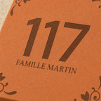 Détail de la gravure laser sur terre cuite véritable — plaque de rue personnalisée pour cadeau d'emménagement