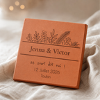 Mariage en décor épuré, tomette hexagonale personnalisée en terre cuite de Salernes gravée au laser