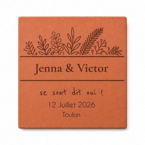 Carreau de mariage personnalisé Jenna et Victor, frise végétale et « se sont dit oui » gravés, sur fond blanc.