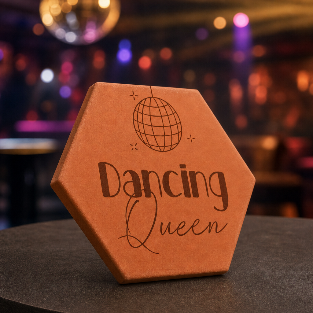 Cadeau crémaillère original pour une amoureuse de la danse : tomette hexagonale personnalisée, terre cuite de Salernes gravée au laser.