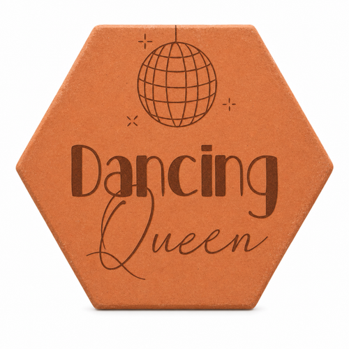 Cadeau crémaillère original pour une amoureuse de la danse : tomette hexagonale personnalisée, terre cuite de Salernes gravée au laser.