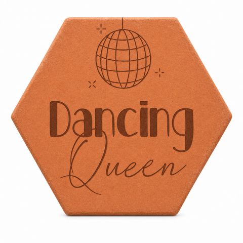 Tomette gravée « Dancing Queen » avec boule à facettes, sur fond blanc.