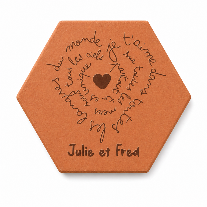 Mariage: tomette hexagonale personnalisée, terre cuite de Salernes gravée au laser, offerte à la main