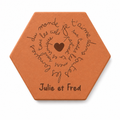 Mariage: tomette hexagonale personnalisée, terre cuite de Salernes gravée au laser, offerte à la main