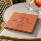 Cadeau amitié entre amies : tomette hexagonale personnalisée, terre cuite de Salernes gravée au laser, tenue en terrasse.