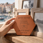 Cadeau famille personnalisé, tomette hexagonale personnalisée en terre cuite de Salernes gravée au laser.