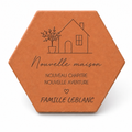 Cadeau crémaillère : tomette hexagonale personnalisée en terre cuite de Salernes gravée au laser.