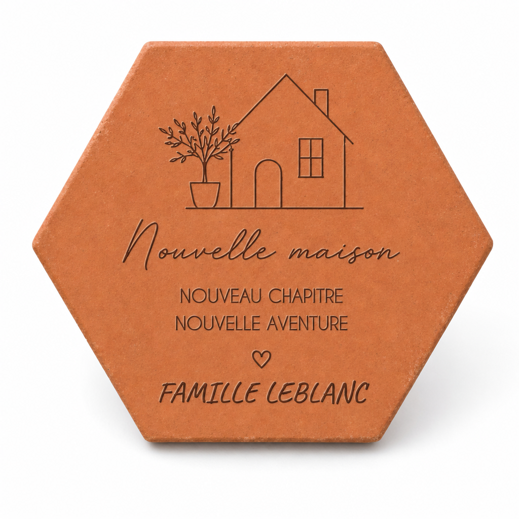 Cadeau crémaillère : tomette hexagonale personnalisée en terre cuite de Salernes gravée au laser.