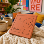 Cadeau Saint-Valentin en duo, tomette hexagonale personnalisée en terre cuite de Salernes gravée au laser.