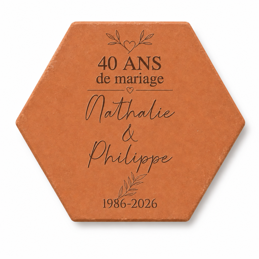 Cadeau mariage personnalisé Anniversaire de mariage, tomette hexagonale en terre cuite de Salernes gravée au laser