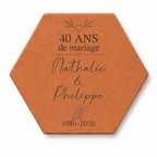 Cadeau mariage personnalisé Anniversaire de mariage, tomette hexagonale en terre cuite de Salernes gravée au laser