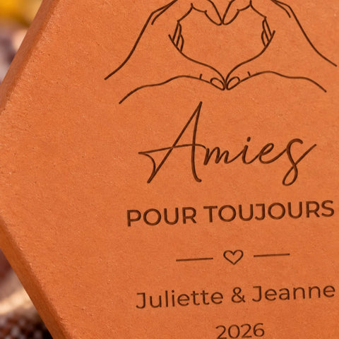 Decorative tile Friendship — Forever with Heart Hands motif and personalised names — close-up of the motif