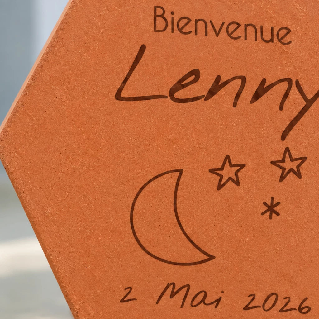 Tomette personnalisée Bienvenue - Lune étoiles avec prénom et date, motif lune et étoiles. — vue rapprochée du motif