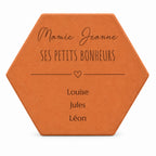 Tomette décorative Les petits bonheurs de Mamie avec prénoms et cœur séparateur — vue sur fond blanc