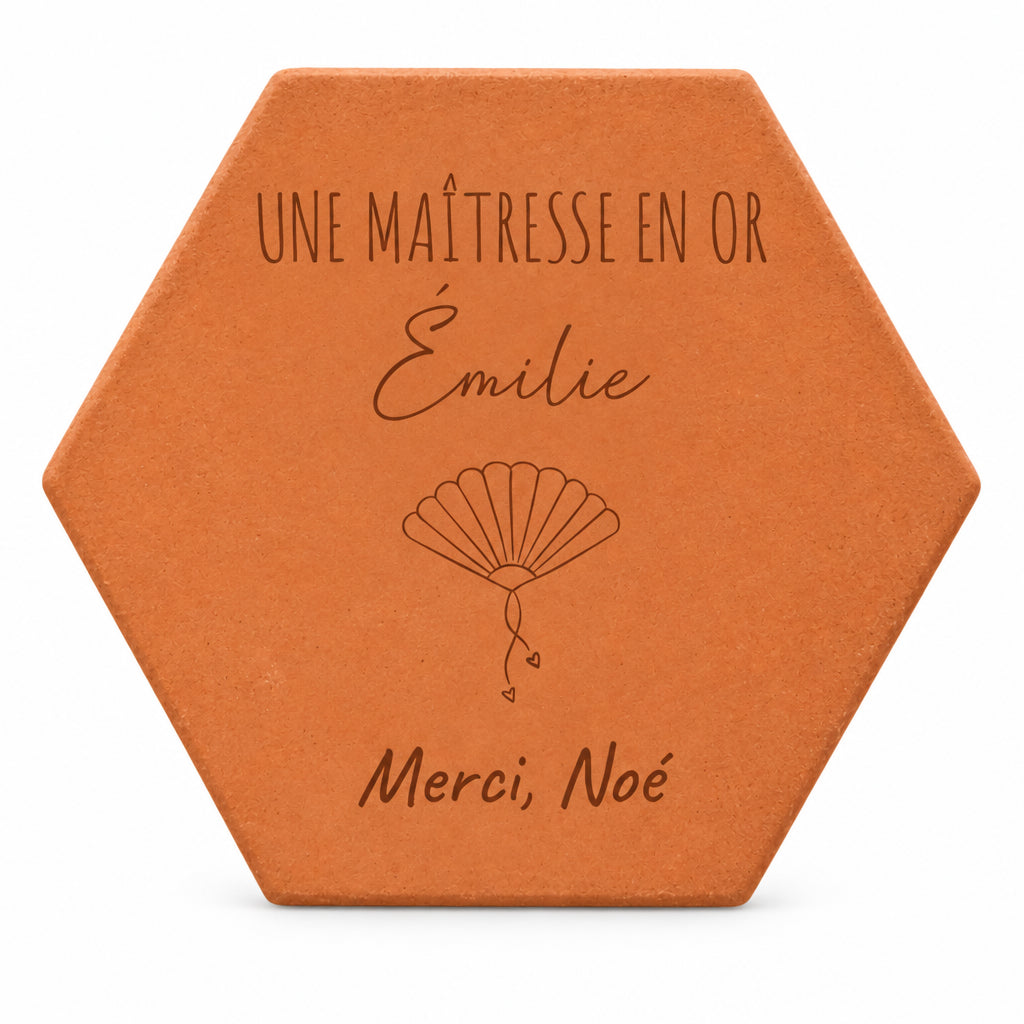 Tomette personnalisée Merci maîtresse avec motif éventail cœur et message de remerciement — vue sur fond blanc