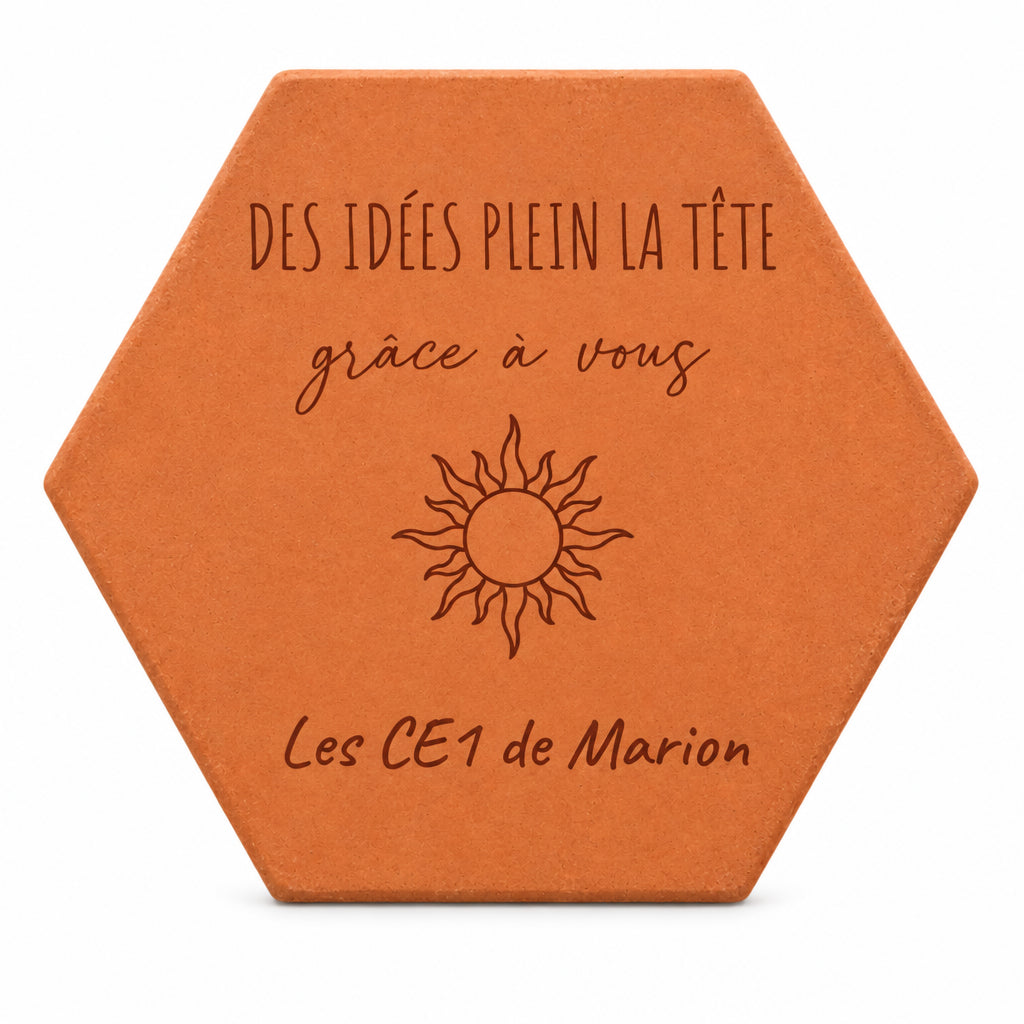 Tomette Merci maîtresse avec motif soleil flamboyant et message pour enseignant — vue sur fond blanc