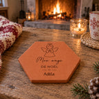 Carreau décoratif personnalisé Mon Ange de noël en terre cuite, motif ange de Noël et cœur entre filets. — vue en situation