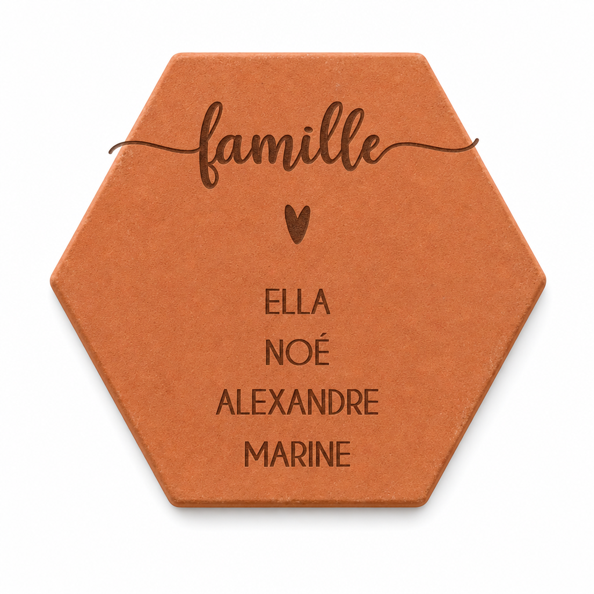 Cadeau famille : tomette hexagonale personnalisée en terre cuite de Salernes gravée au laser.